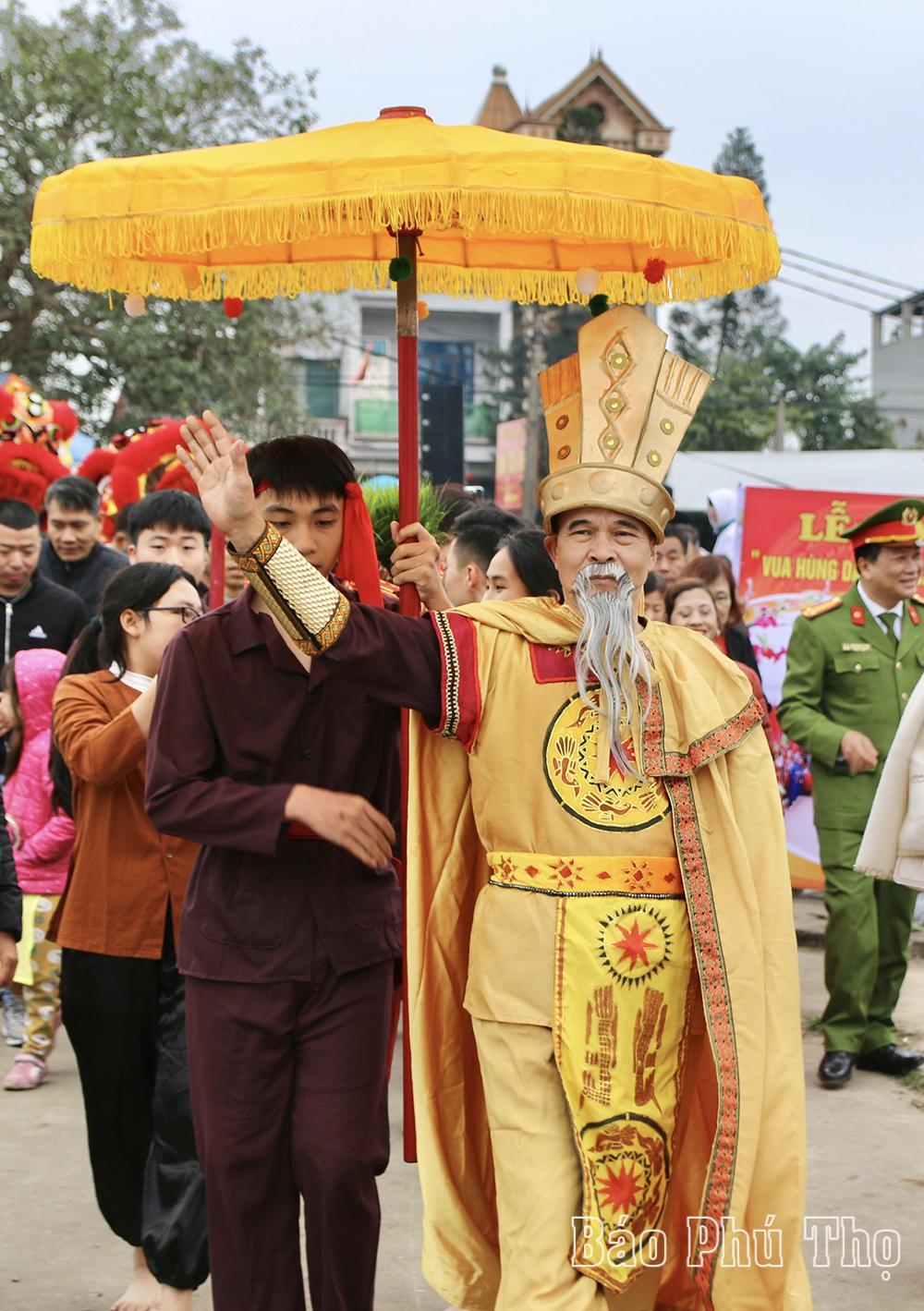 The man who acting Hung King to teach people to cultivate rice