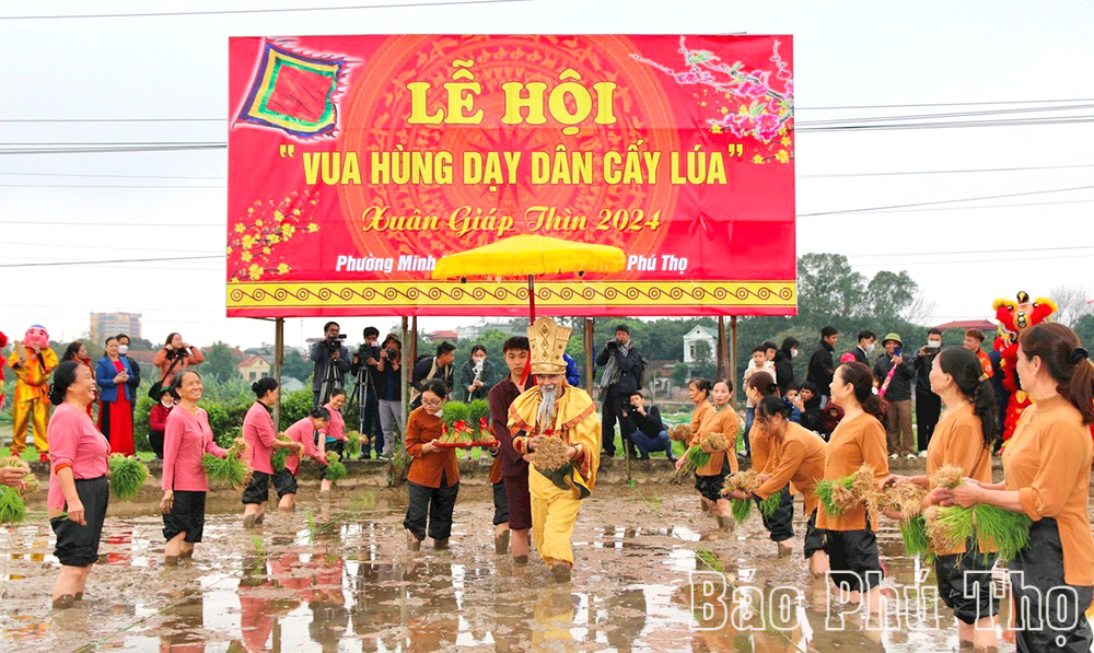 The man who acting Hung King to teach people to cultivate rice