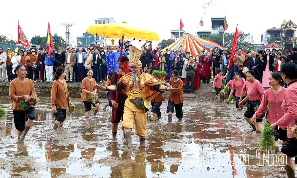 The man who acting Hung King to teach people to cultivate rice