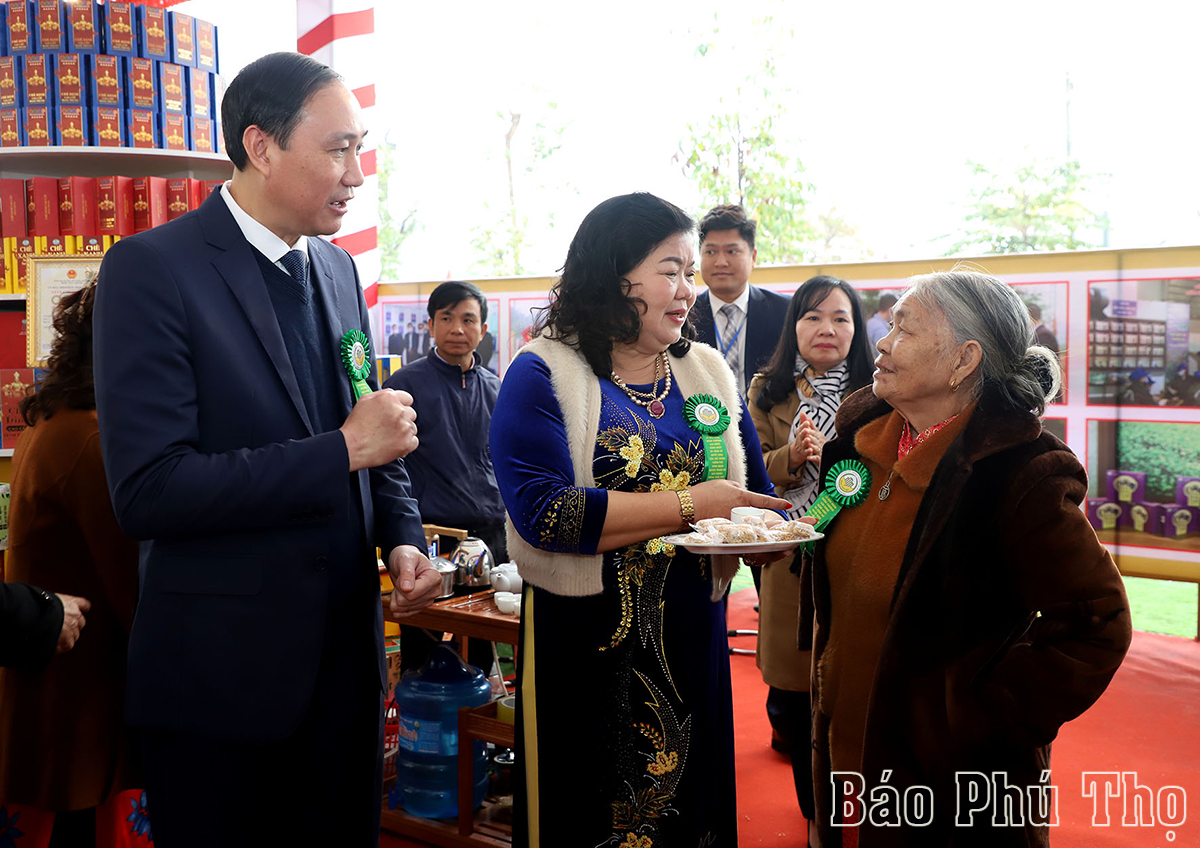 Thanh Ba đón nhận Huân chương Lao động hạng Nhất và Bằng công nhận huyện đạt chuẩn nông thôn mới