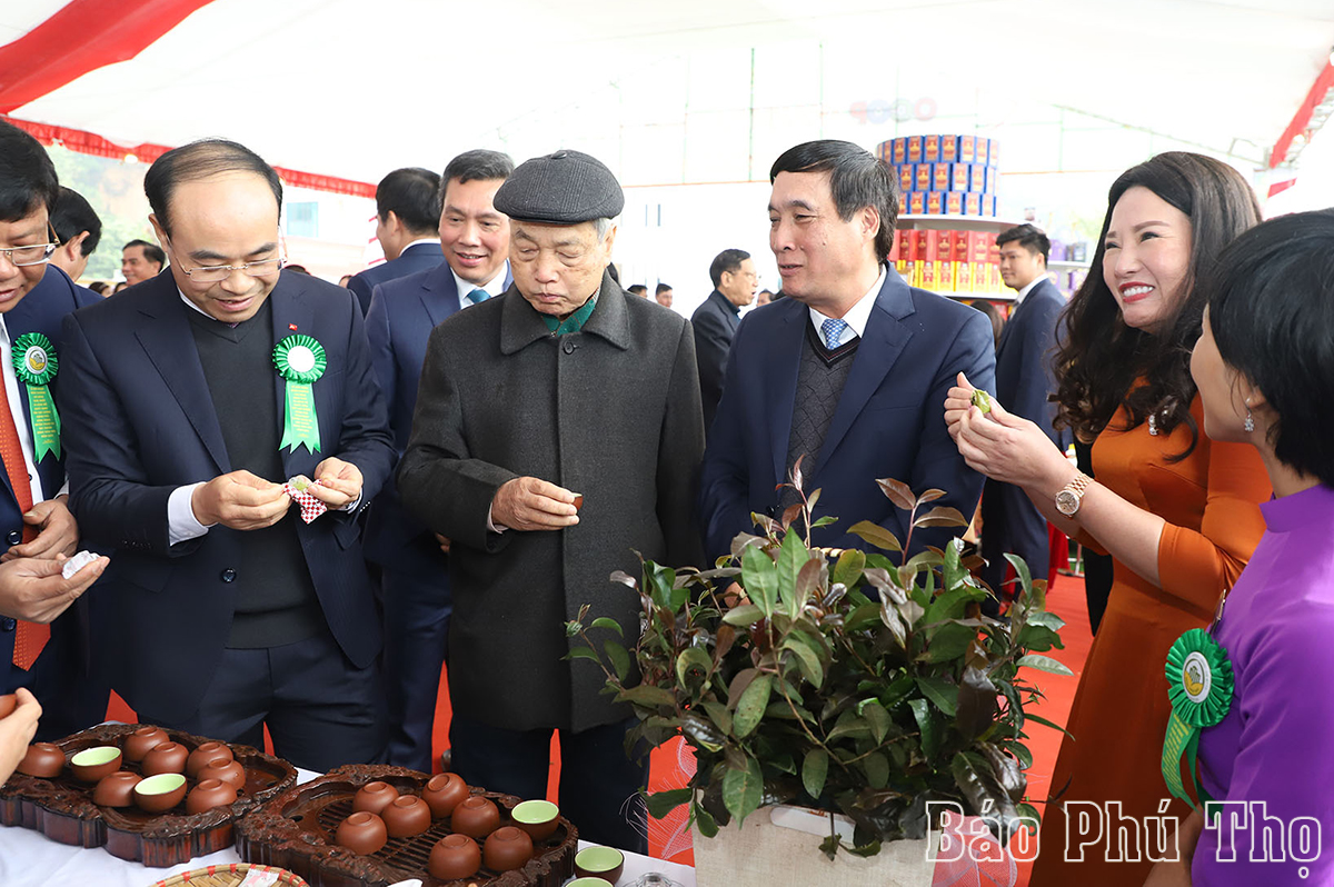 Thanh Ba đón nhận Huân chương Lao động hạng Nhất và Bằng công nhận huyện đạt chuẩn nông thôn mới