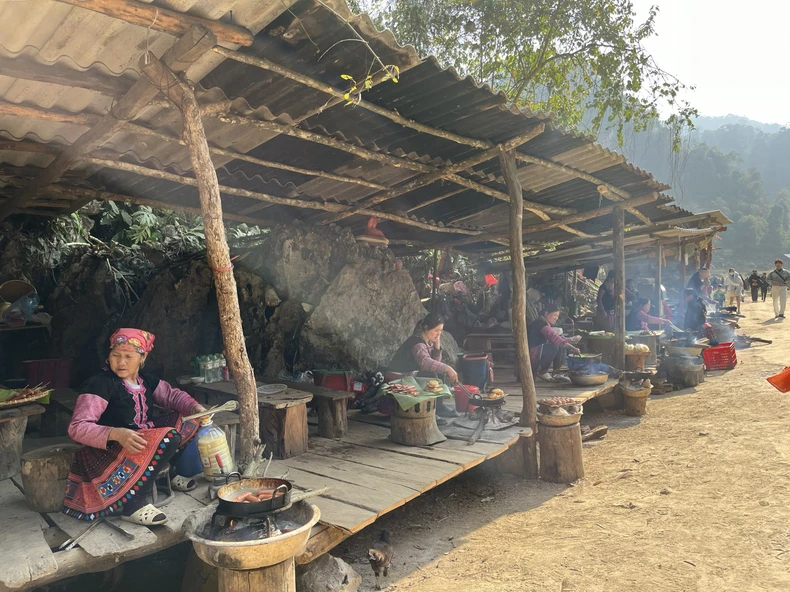 Hang Táu - “làng nguyên thủy” 3 không trên cao nguyên Mộc Châu