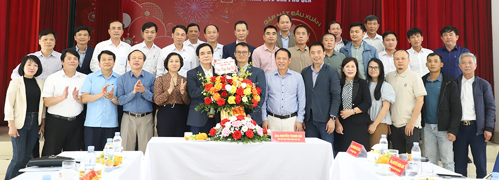 Leaders of the Provincial People’s Committee visits, encourages production and works with a number of processing firms