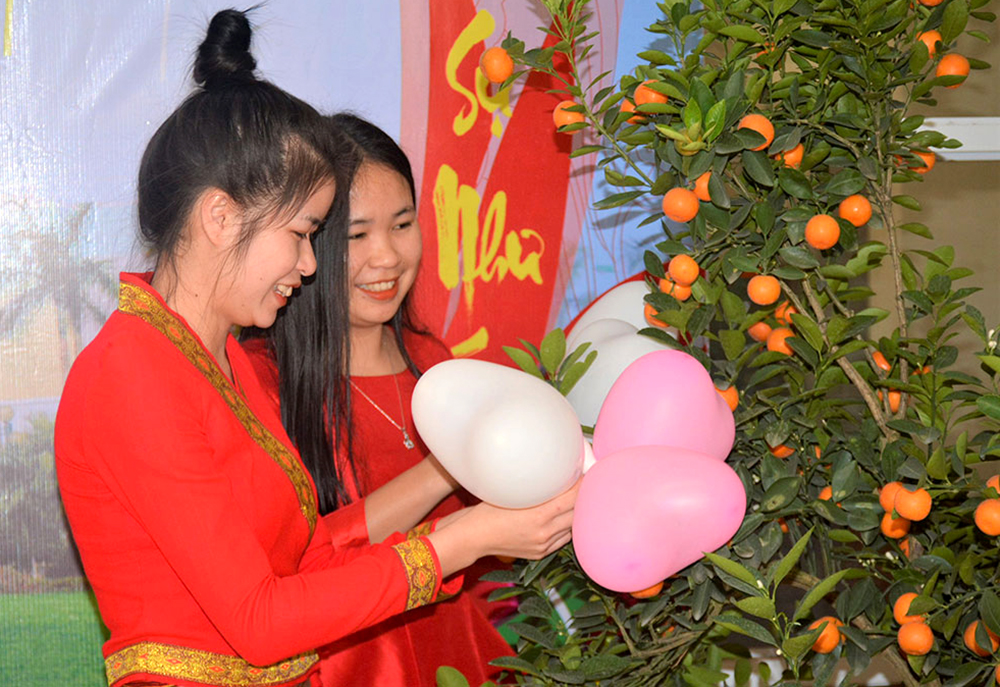 Lao students celebrate the Vietnamese New Year