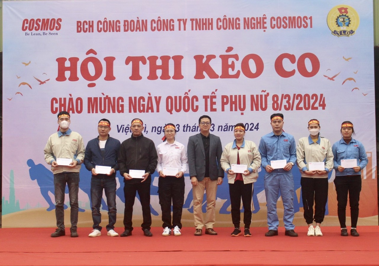 Hội thi kéo co chào mừng ngày Quốc tế Phụ nữ 8/3