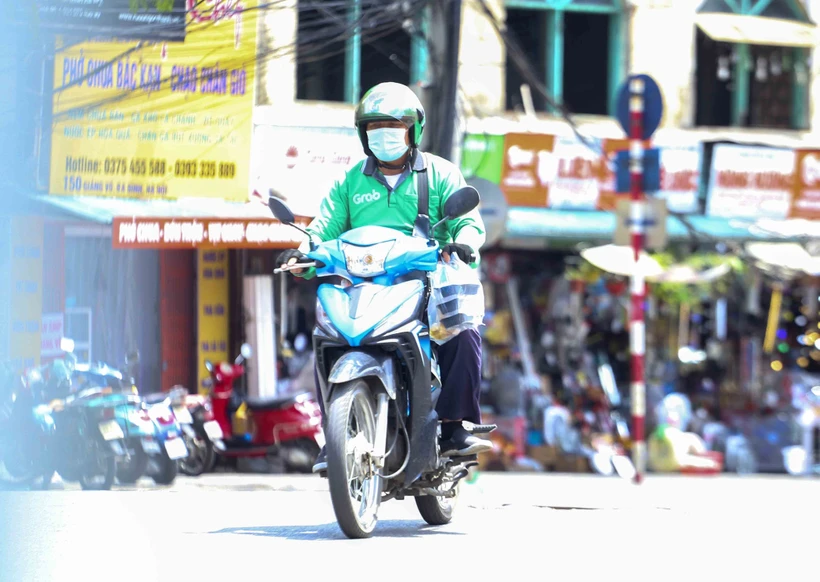 Khu vực Bắc Bộ và Bắc Trung Bộ sáng có mưa phùn, trưa chiều nắng mạnh