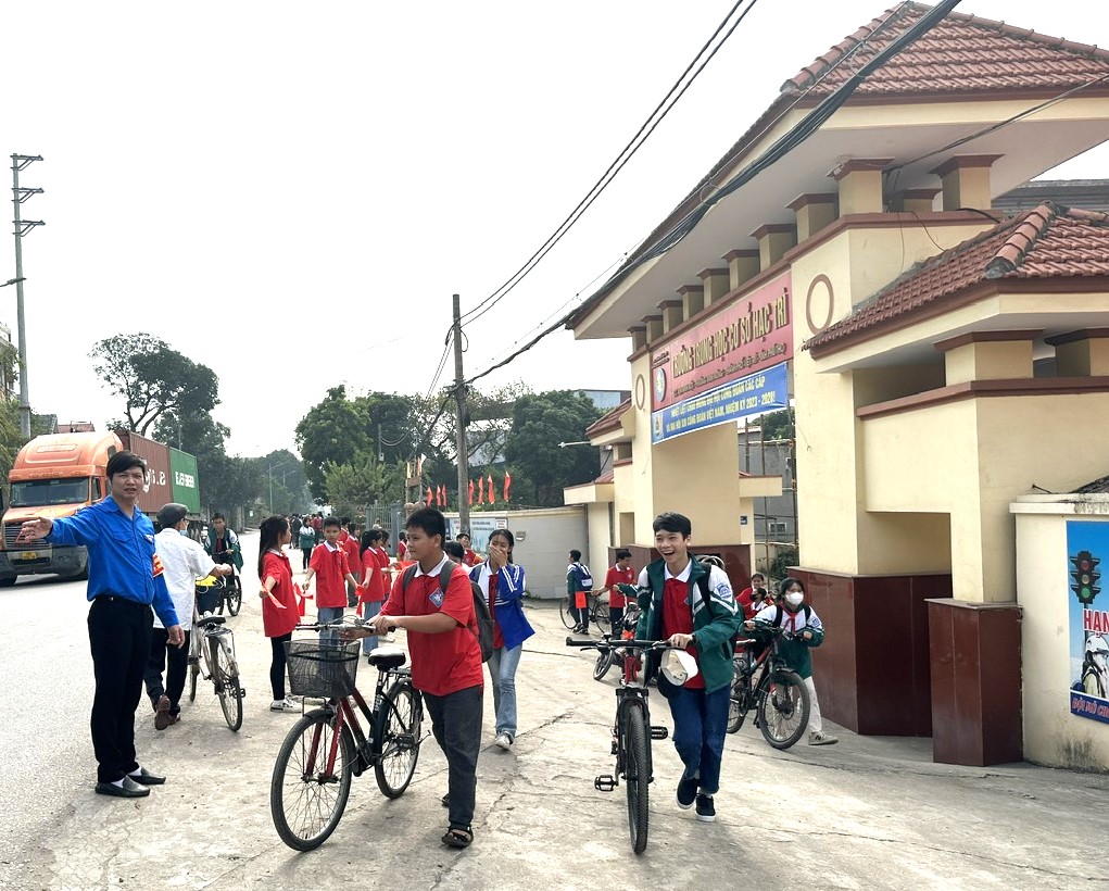 Ngăn chặn tình trạng học sinh đi mô tô, xe gắn máy khi chưa đủ điều kiện theo quy định