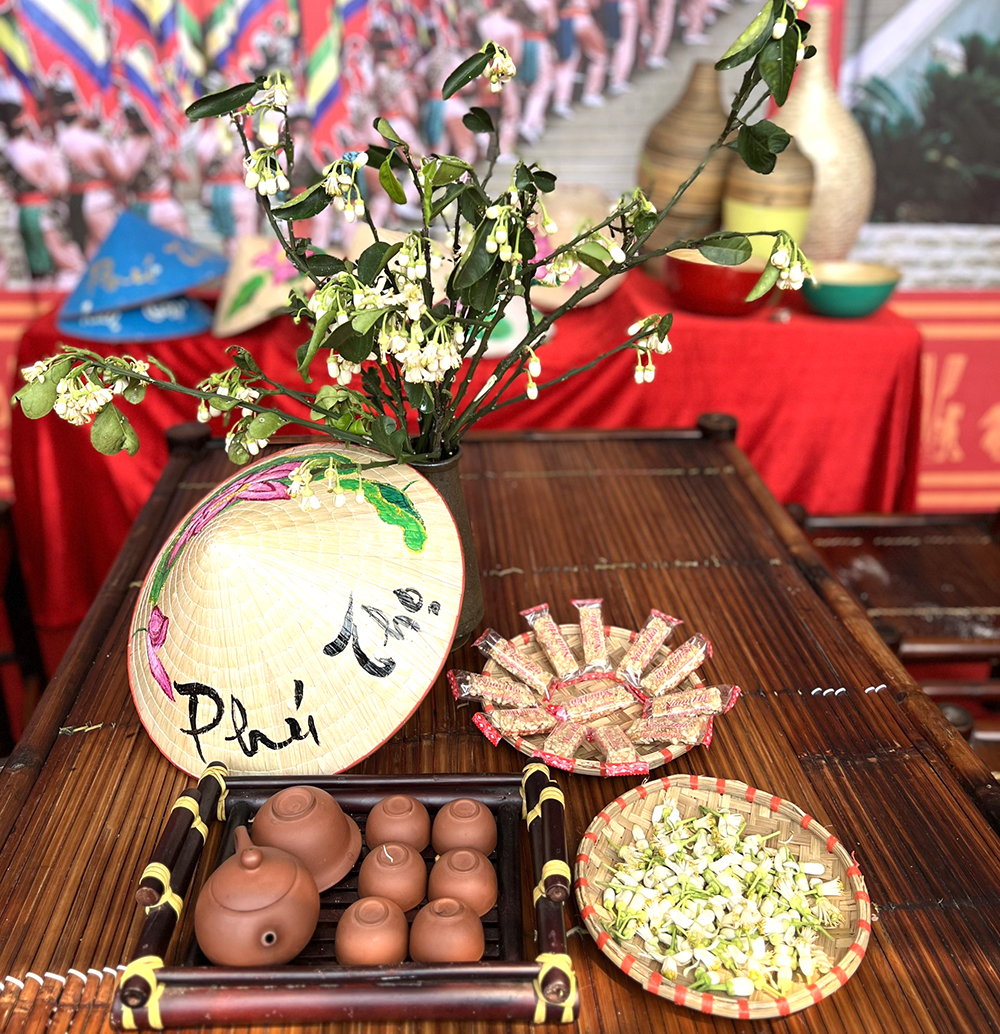 Phu Tho displays and introduces culture and tourism products in Dien Bien