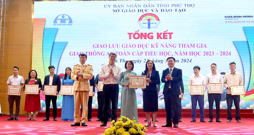 Giao lưu giáo dục Kỹ năng tham gia giao thông an toàn cấp tiểu học