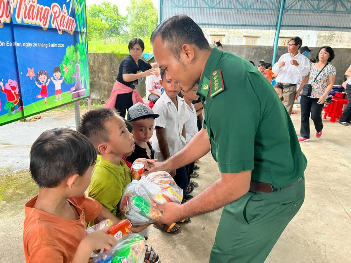 “Đồng bào các dân tộc là anh em ruột thịt”