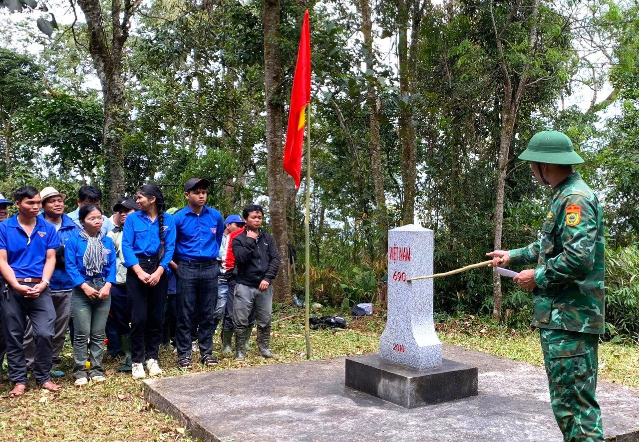 Kể chuyện cùng cột mốc biên cương