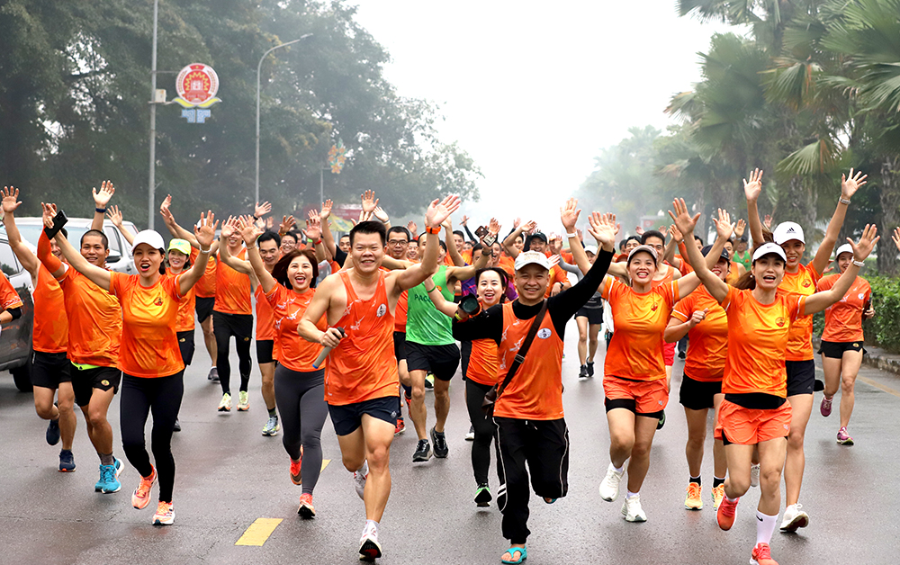 Gần 6.000 vận động viên tham gia giải chạy Đền Hùng Spirituality Marathon 2024