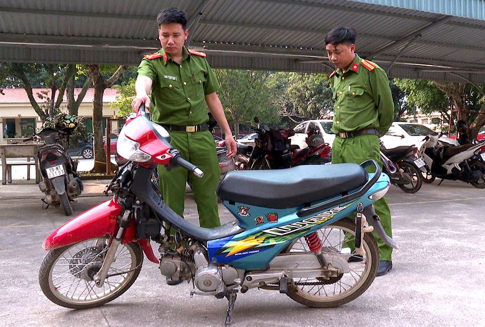 Bắt đối tượng cướp giật tài sản trong đêm tại huyện Tam Nông