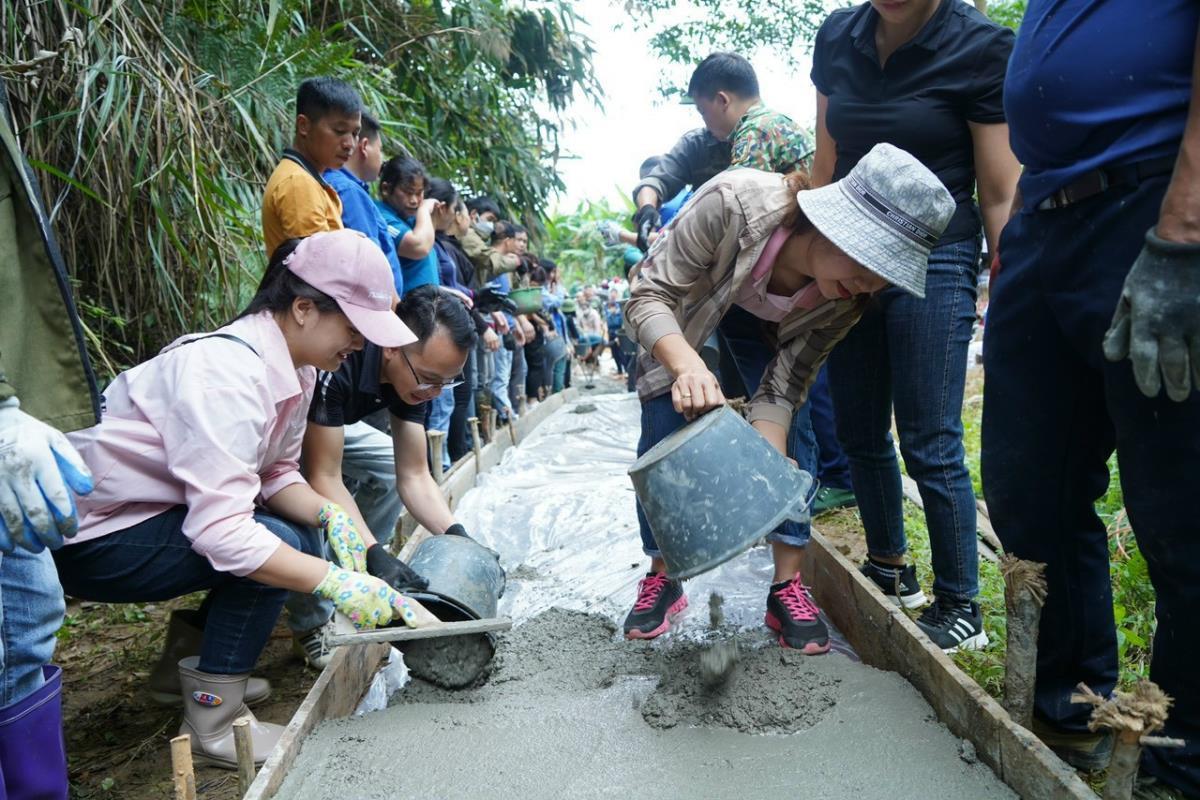 Những cung đường lên biên cương thấm đượm ý chí, tình quân dân