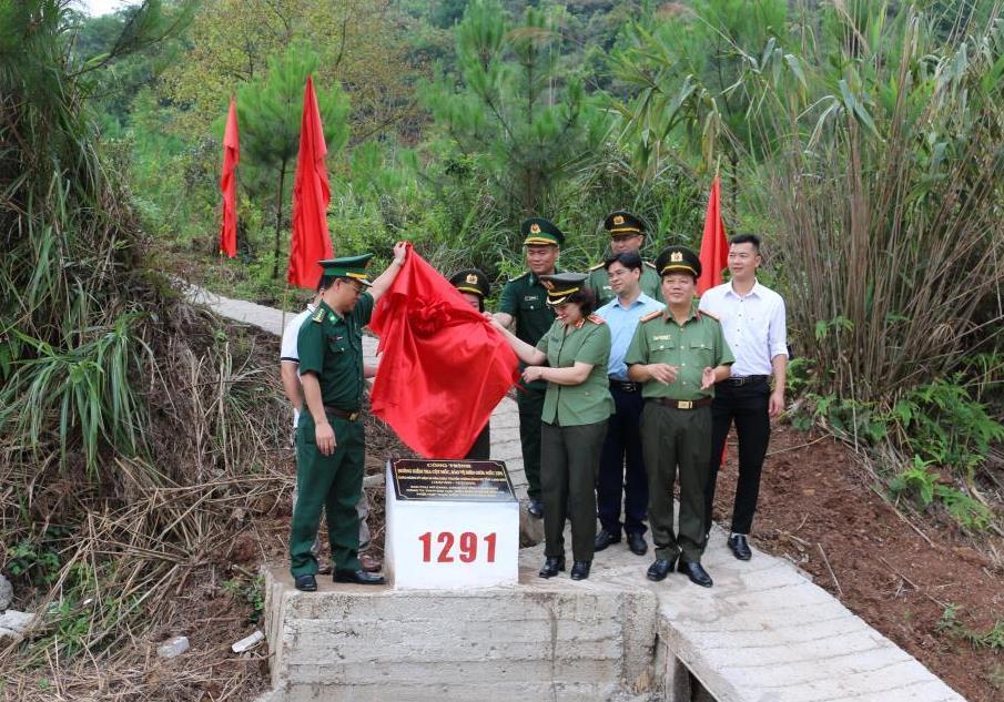 Những cung đường lên biên cương thấm đượm ý chí, tình quân dân