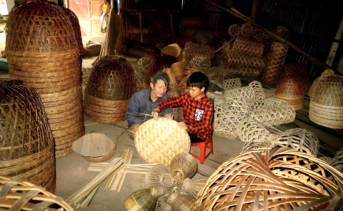 Maintaining the tranditional wicker craft