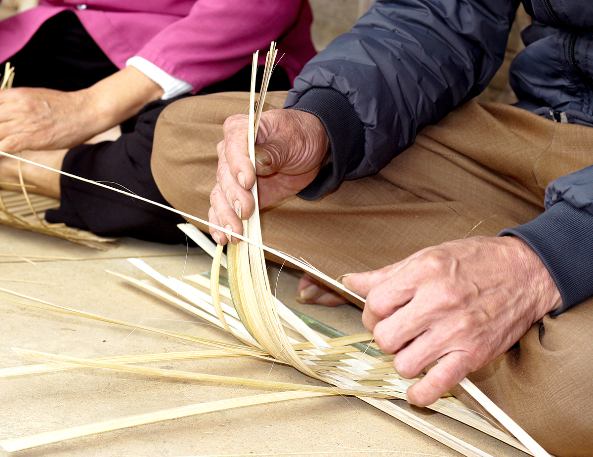 Maintaining the tranditional wicker craft