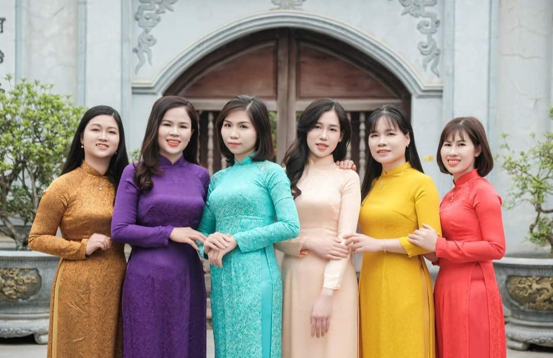 Graceful ao dai of Phu Tho women