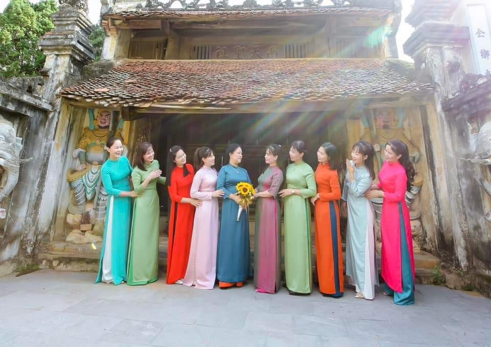 Graceful ao dai of Phu Tho women