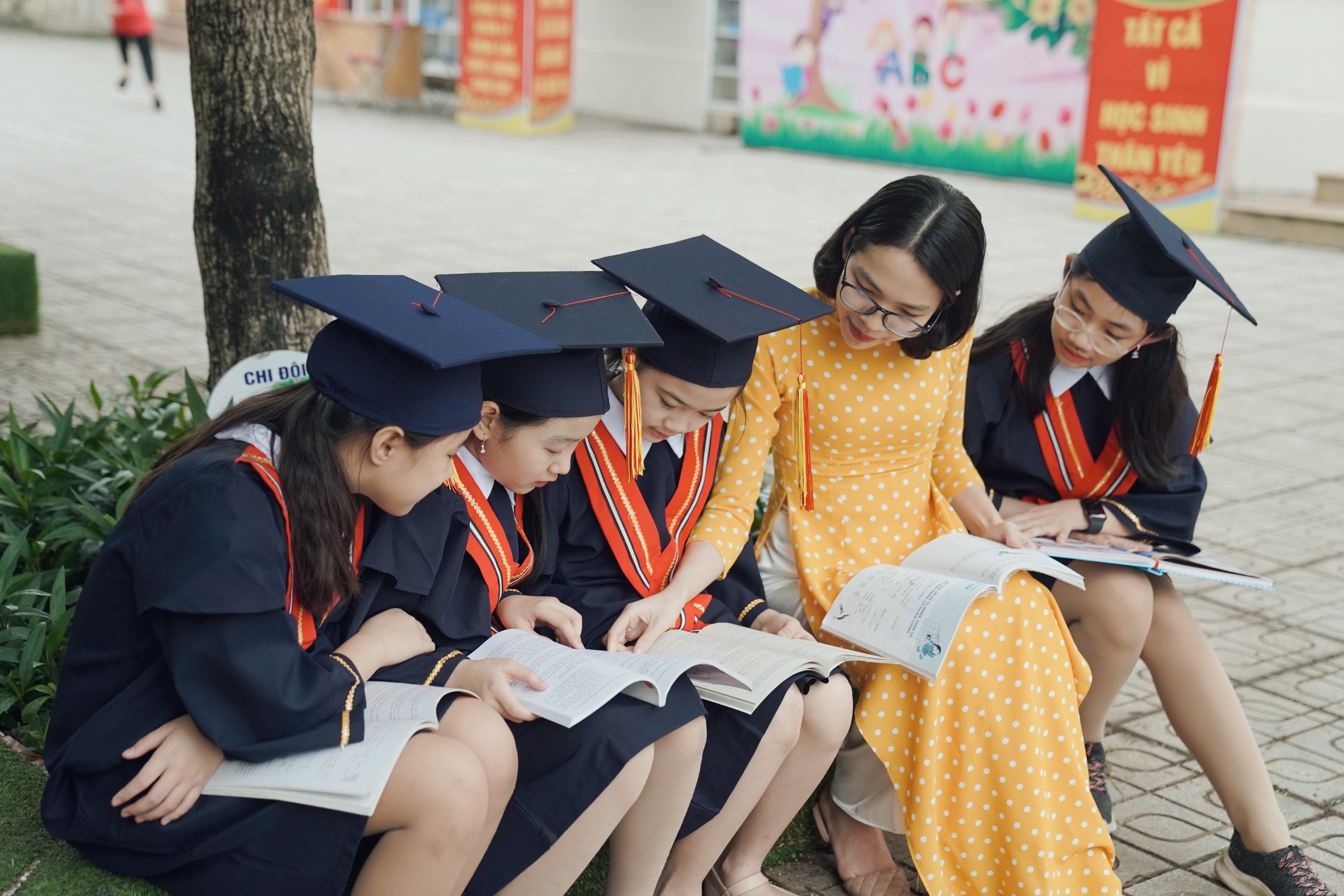 Graceful ao dai of Phu Tho women