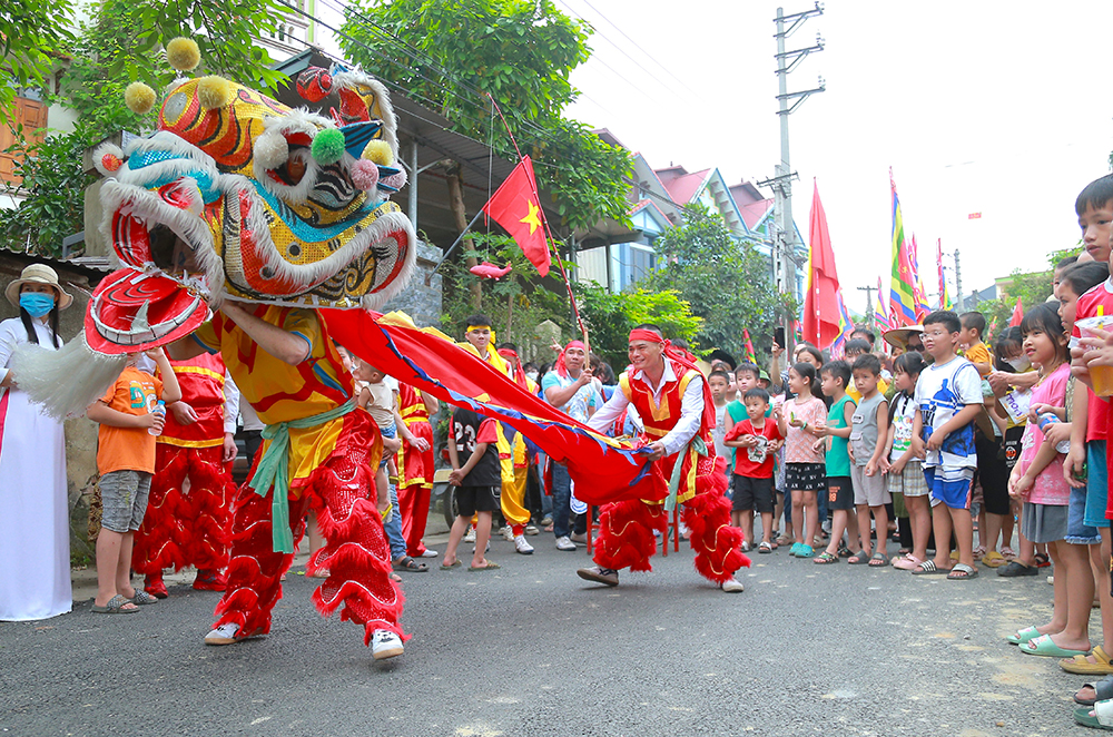 Hùng Lô khai hội