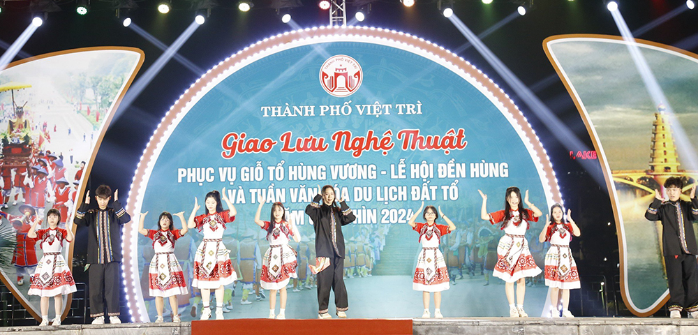 Sôi động chương trình giao lưu các nhóm nhảy thanh niên