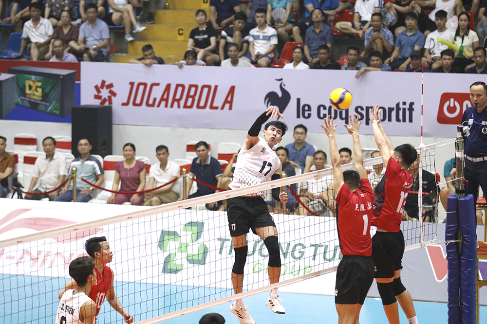 Volleyball tournament for strong teams, Hung Vuong Cup 2024: Womens VTV Binh Dien Long An and Mens Border Guard move on to the Finals