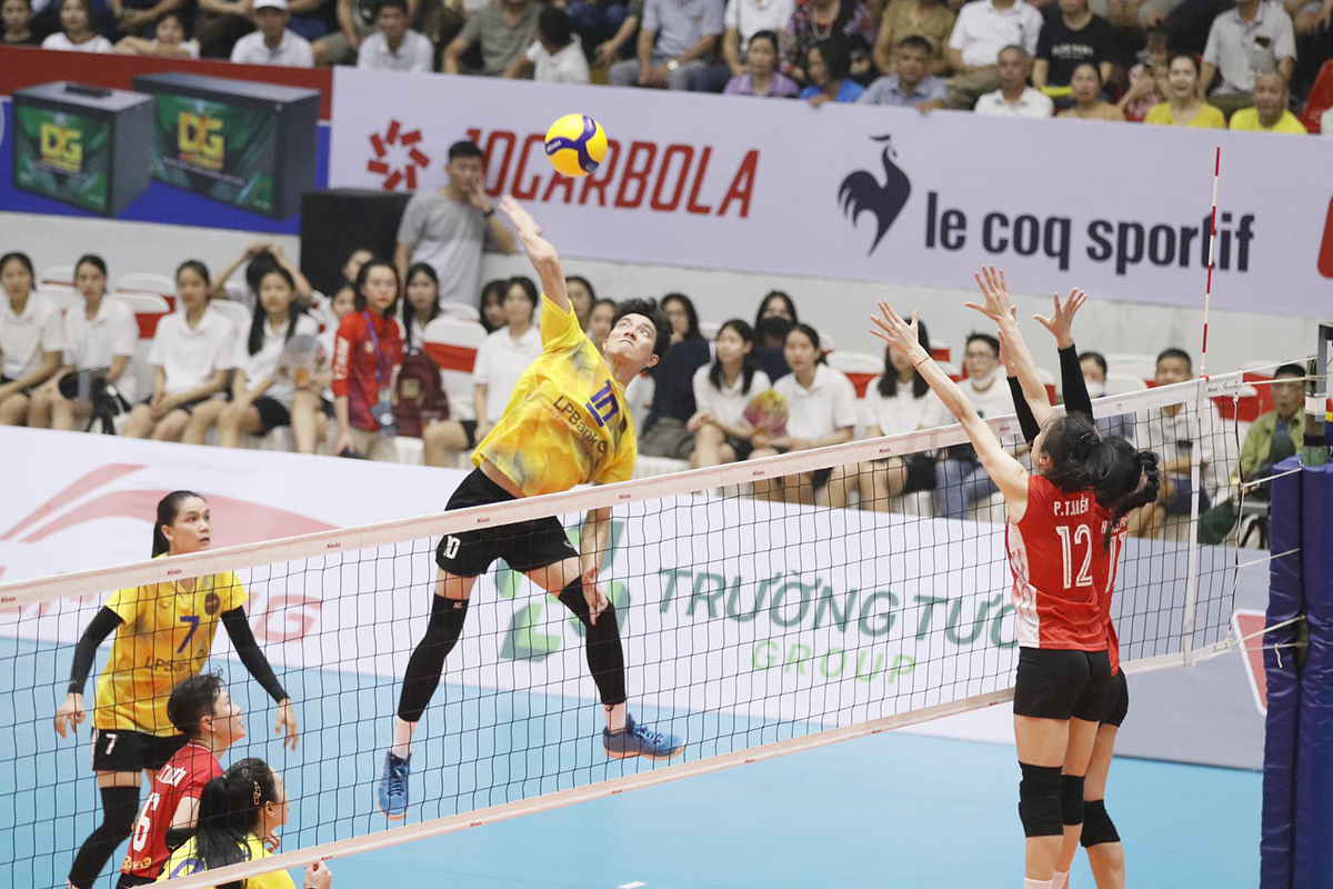 Opening of the Hung Vuong Cup Volleyball Tournament for strong teams