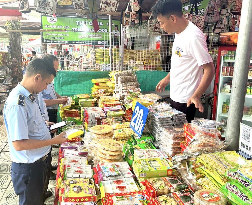 Business and service management at Hung Kings’ Temple Festival