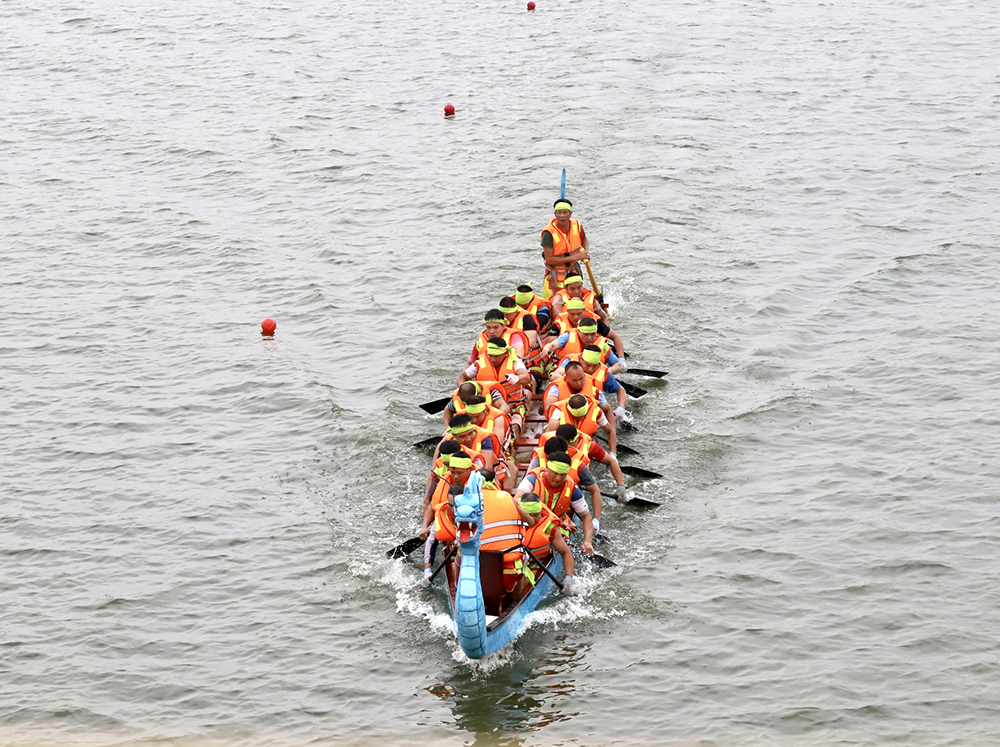 Bach Hac wins the Viet Tri City Open Boating Tournament