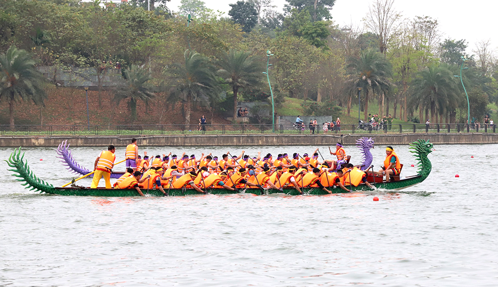 Bach Hac wins the Viet Tri City Open Boating Tournament