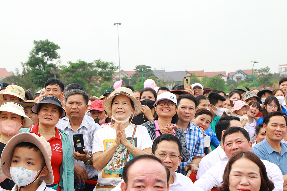 Bach Hac wins the Viet Tri City Open Boating Tournament