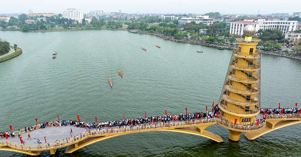 Bach Hac wins the Viet Tri City Open Boating Tournament