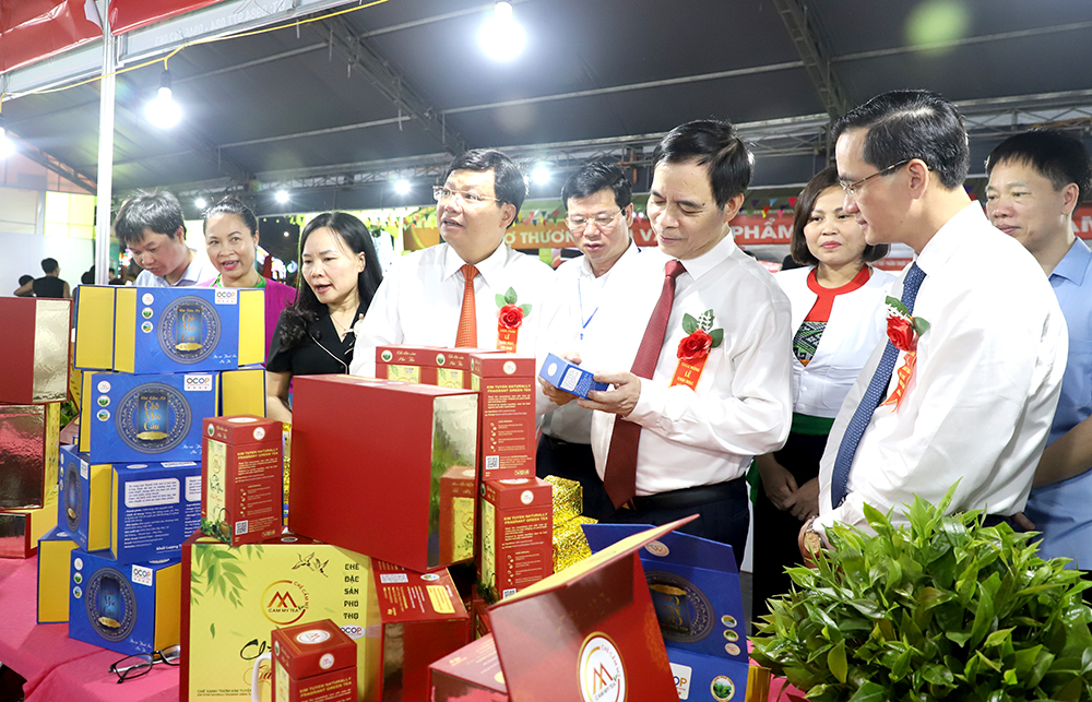 Opening of OCOP Phu Tho Trade and Product Fair in 2024