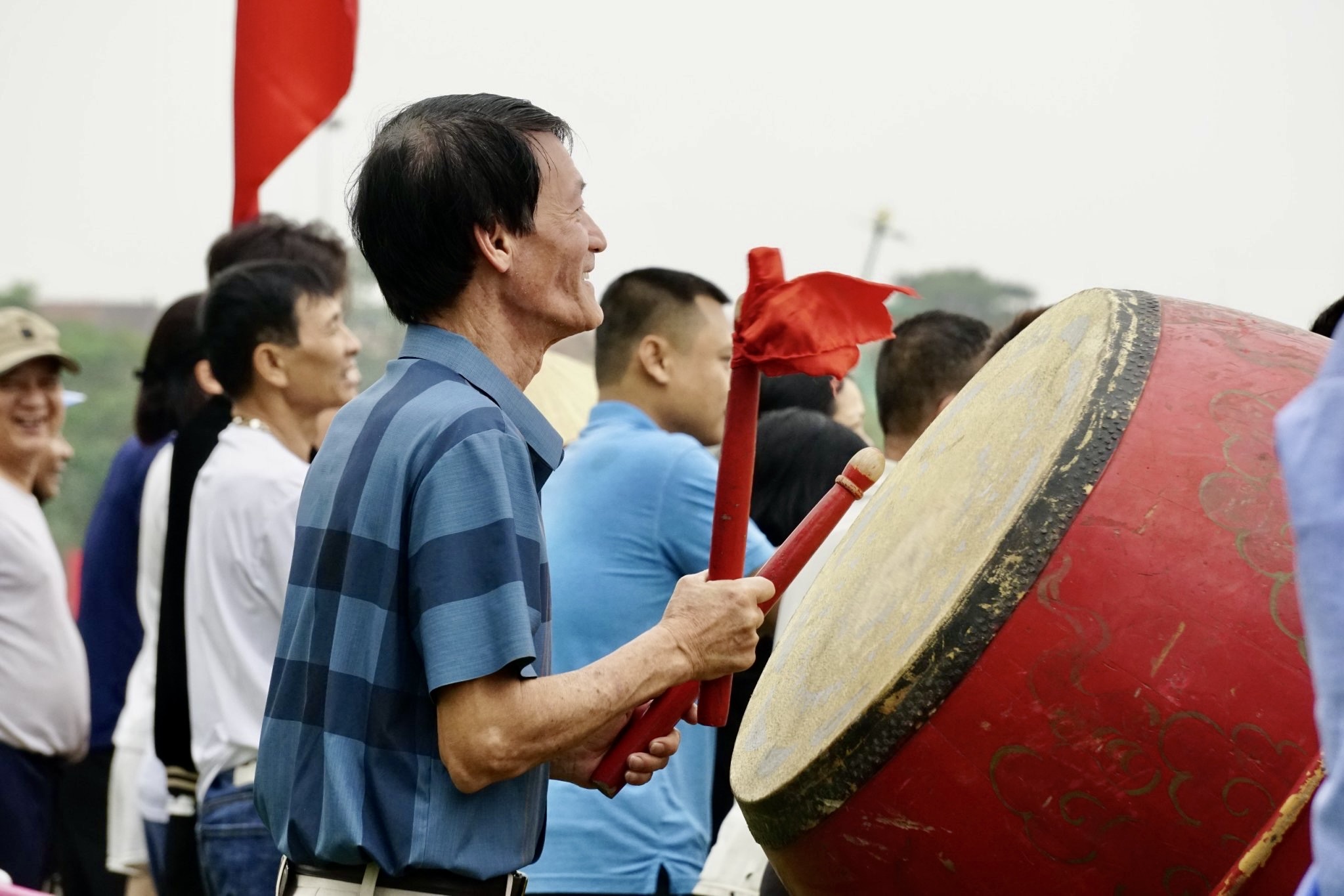 Sôi nổi hội thi bơi chải