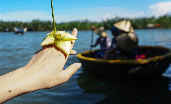 Chèo thuyền thúng ở Rừng Dừa Bảy Mẫu