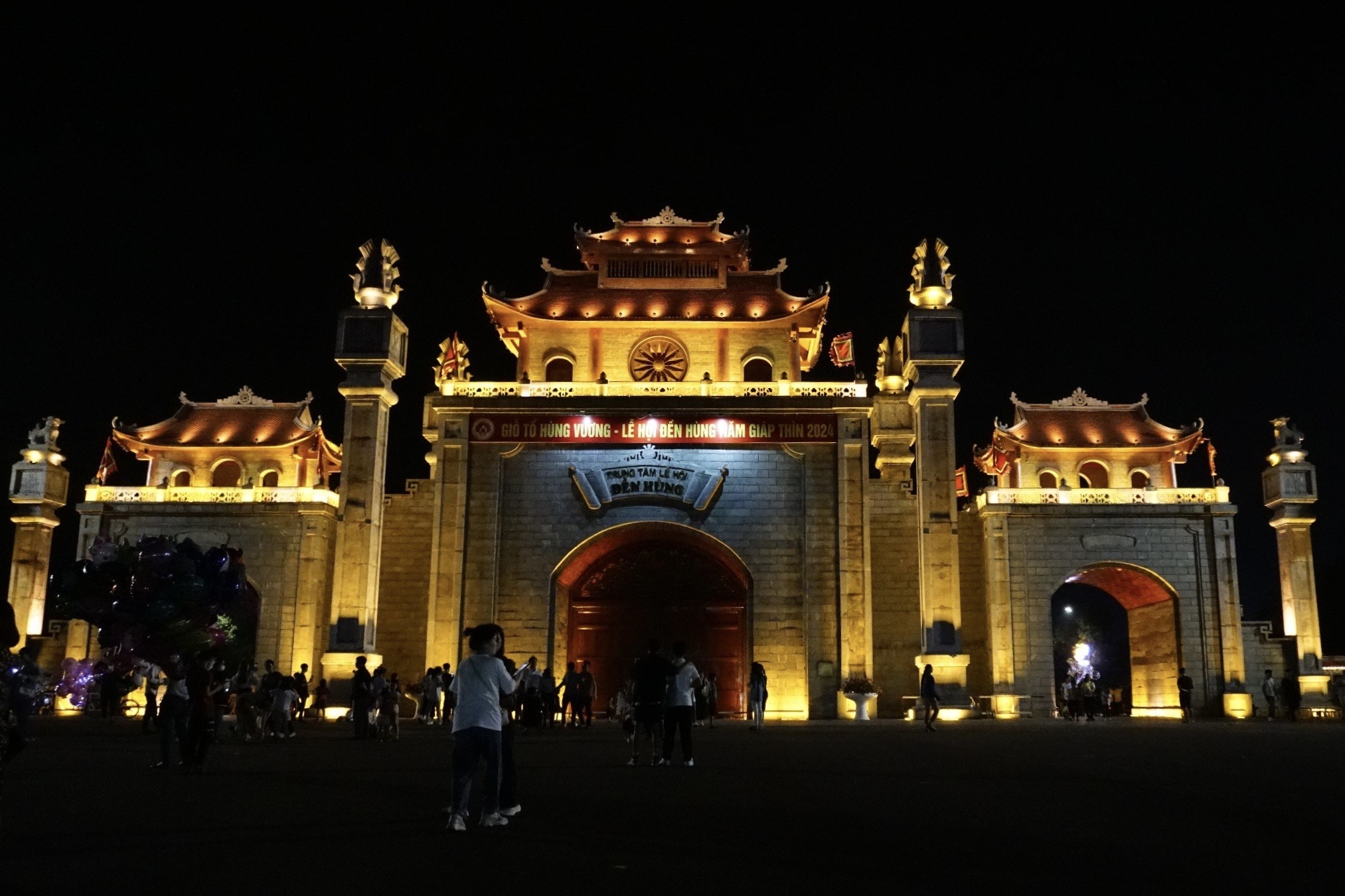 Sacred Hung Kings’ Temple at night