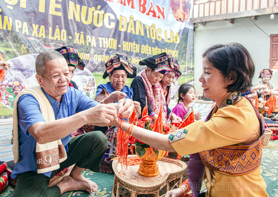 Tết té nước dân tộc Lào bản Pa Xa Lào