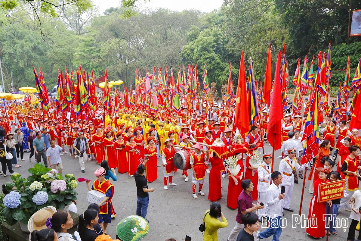 Lễ rước kiệu về Đền Hùng của các địa phương vùng ven Khu di tích