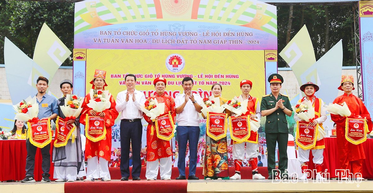 Palanquin procession to Hung King Temple by locals surrounding the relic