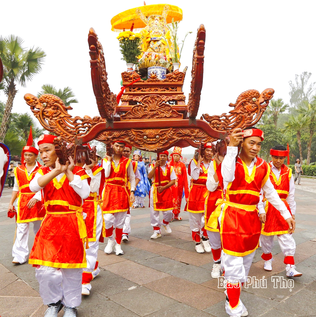 Palanquin procession to Hung King Temple by locals surrounding the relic