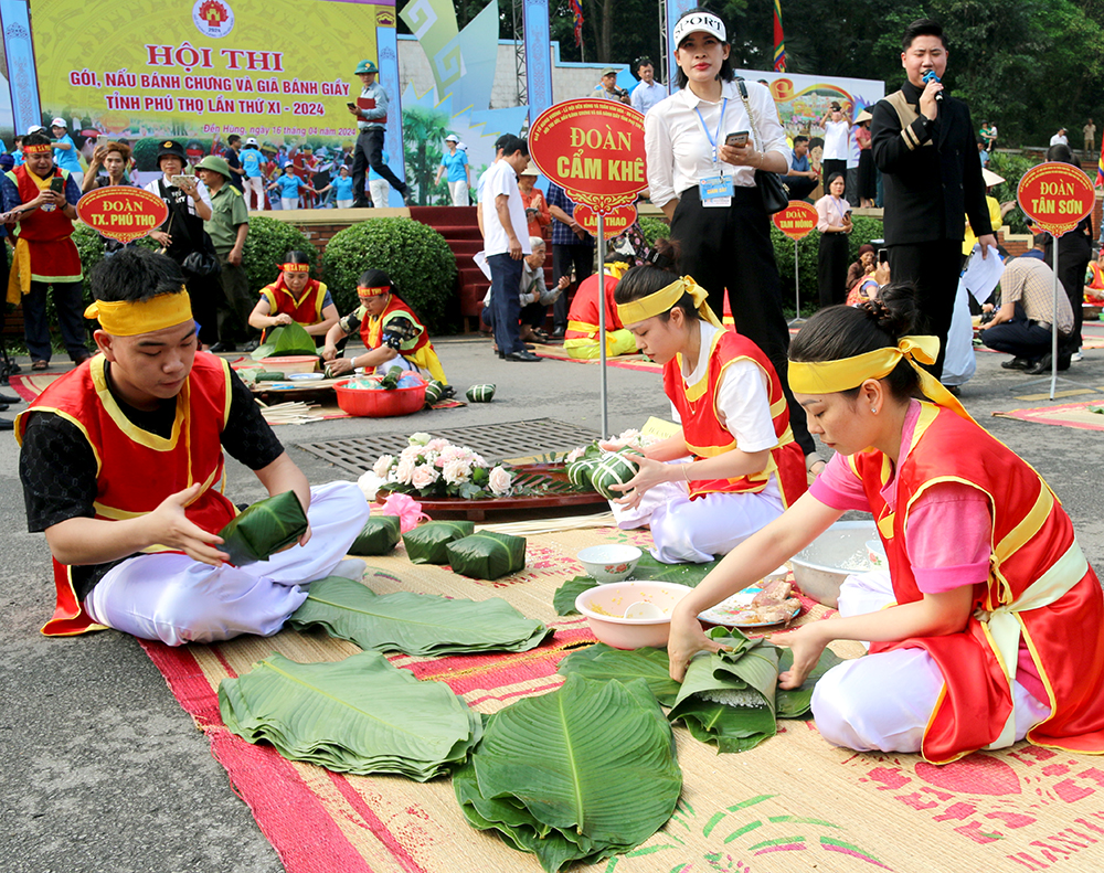 The 11th Chung cake and Giay cake making contest in 2024