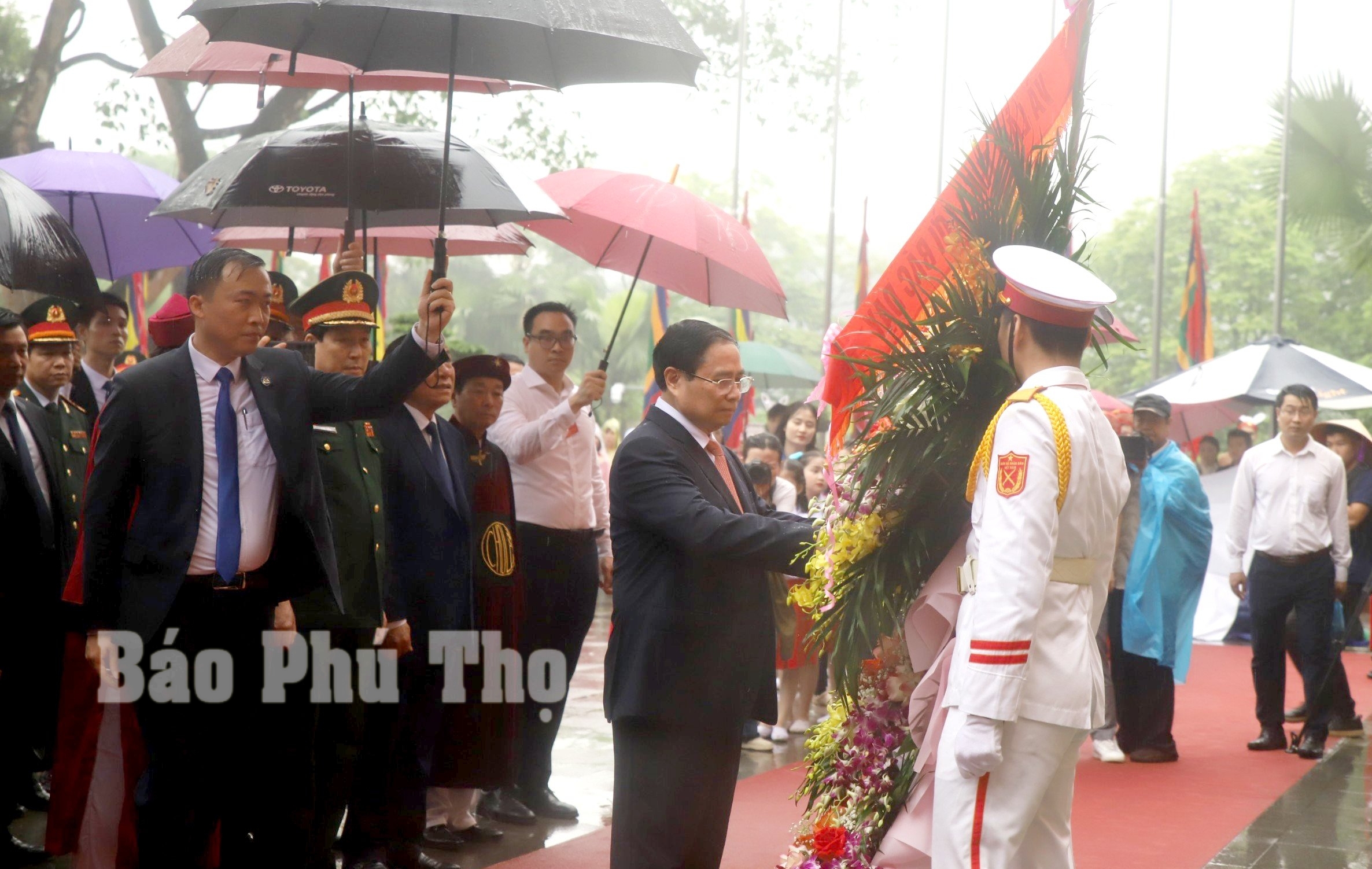 Thủ tướng Chính phủ Phạm Minh Chính dâng hương tưởng niệm các Vua Hùng