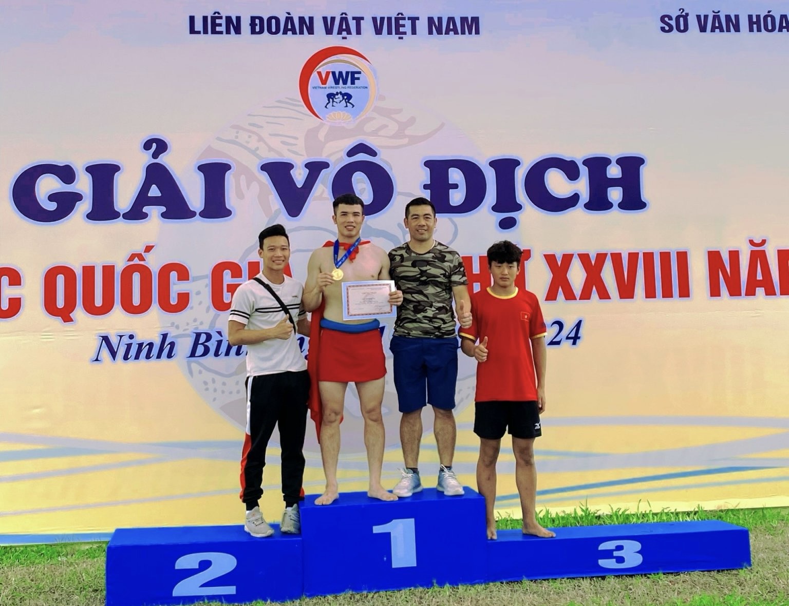 Phu Tho win the gold medal at the 28th National Ethnic Wrestling Championship