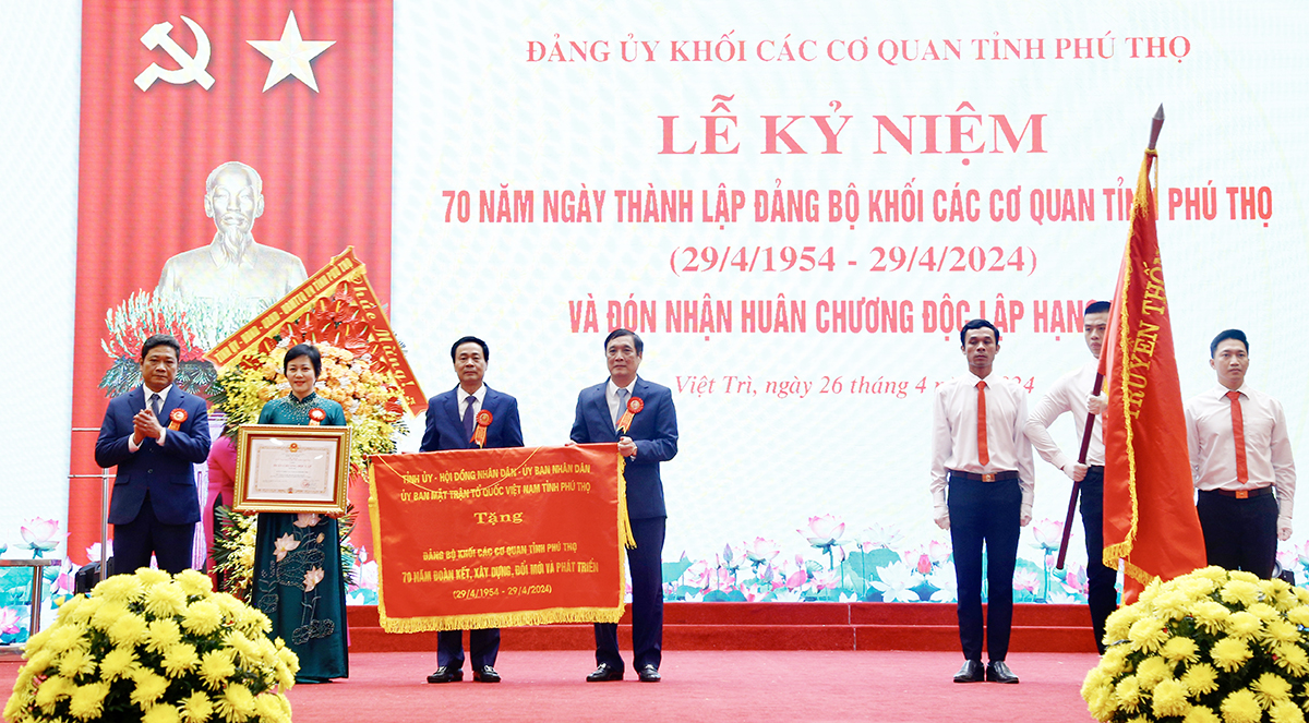 Lễ kỷ niệm 70 năm ngày thành lập Đảng bộ Khối các cơ quan tỉnh và đón nhận Huân chương Độc lập hạng Ba