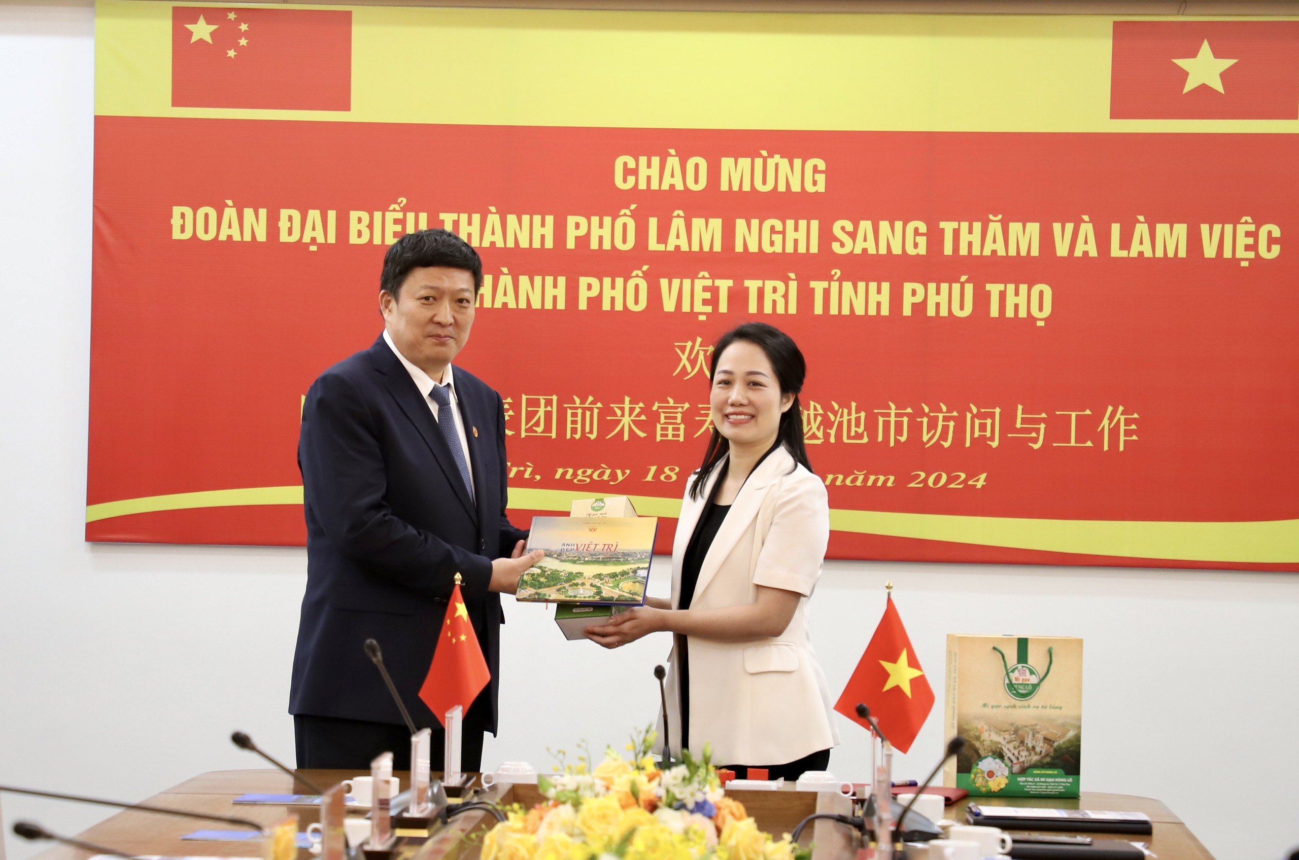 Sign an agreement to establish friendly cooperation between the two cities of Viet Tri and Linyi