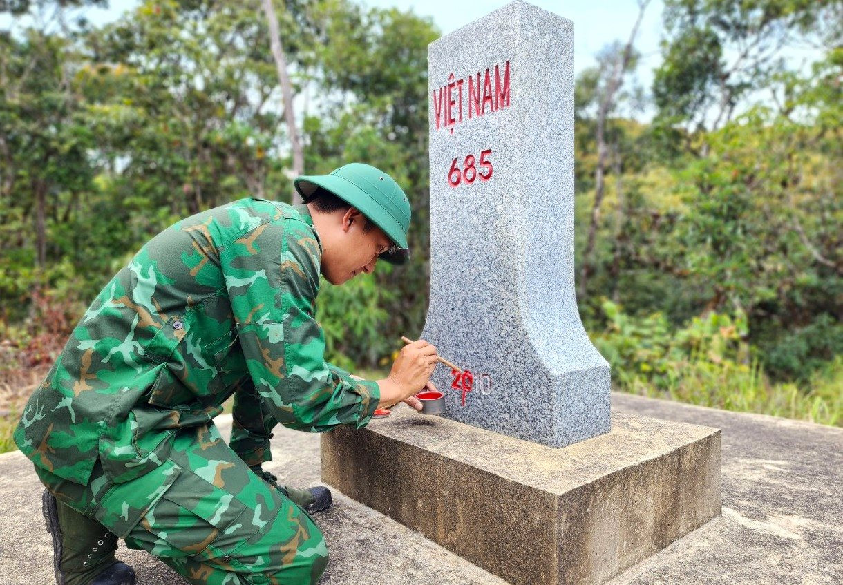 Hành quân lên cột mốc chủ quyền