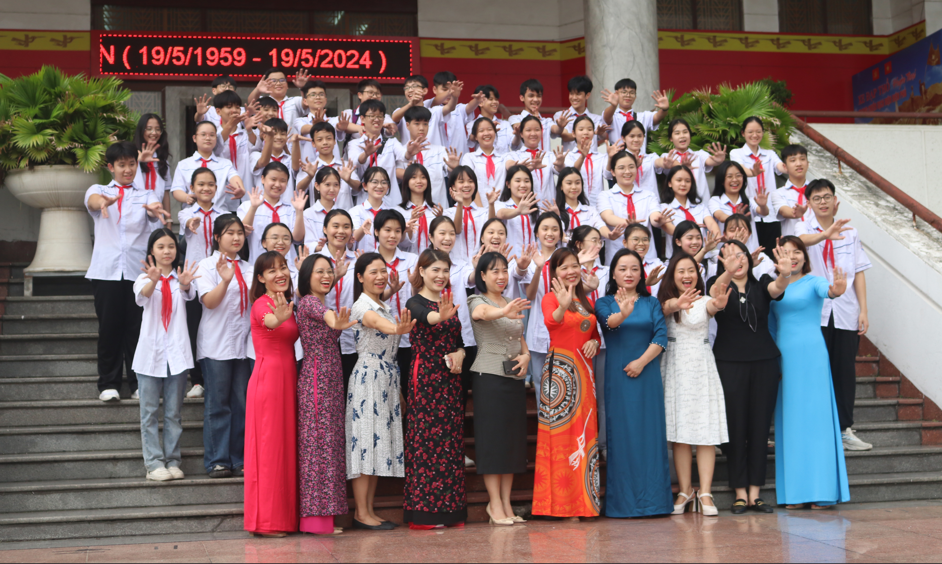 “Chúng em là dân công hỏa tuyến”