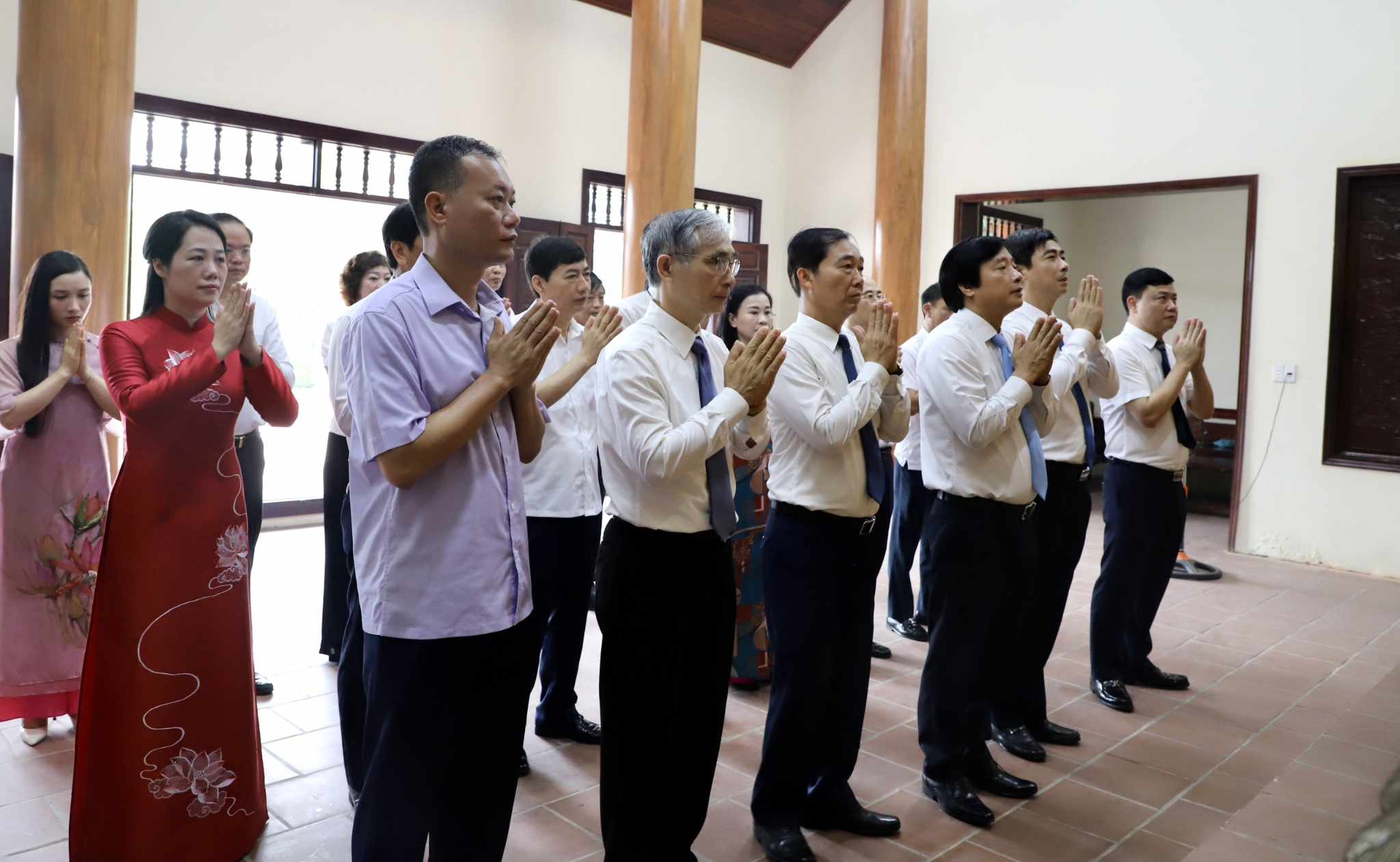 Insence and flower offering ceremony in memory of President Ho Chi Minh at Chu Hoa commune