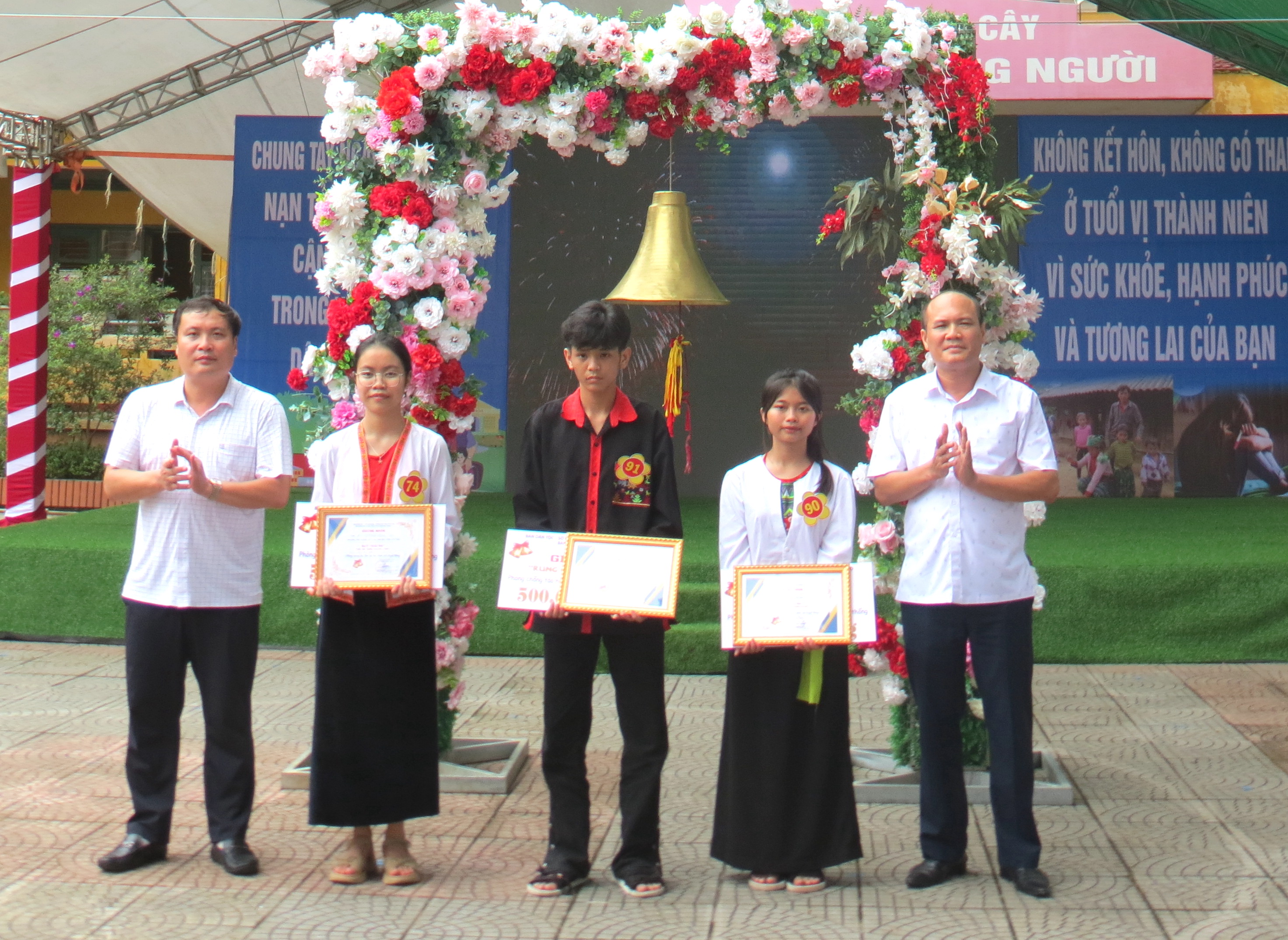 110 contestants participate in the “Ring the Golden Bell” contest